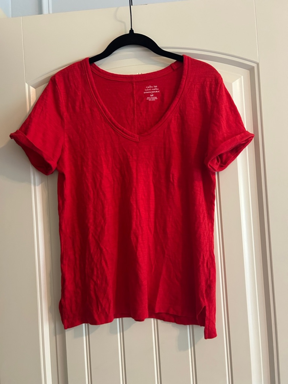 Banana Republic Women's Red V-Neck Tee